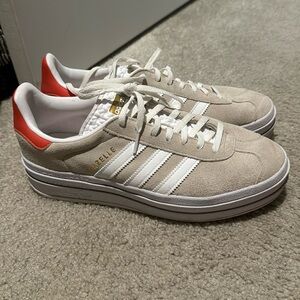 Adidas platform Gazelles beige with orange heel